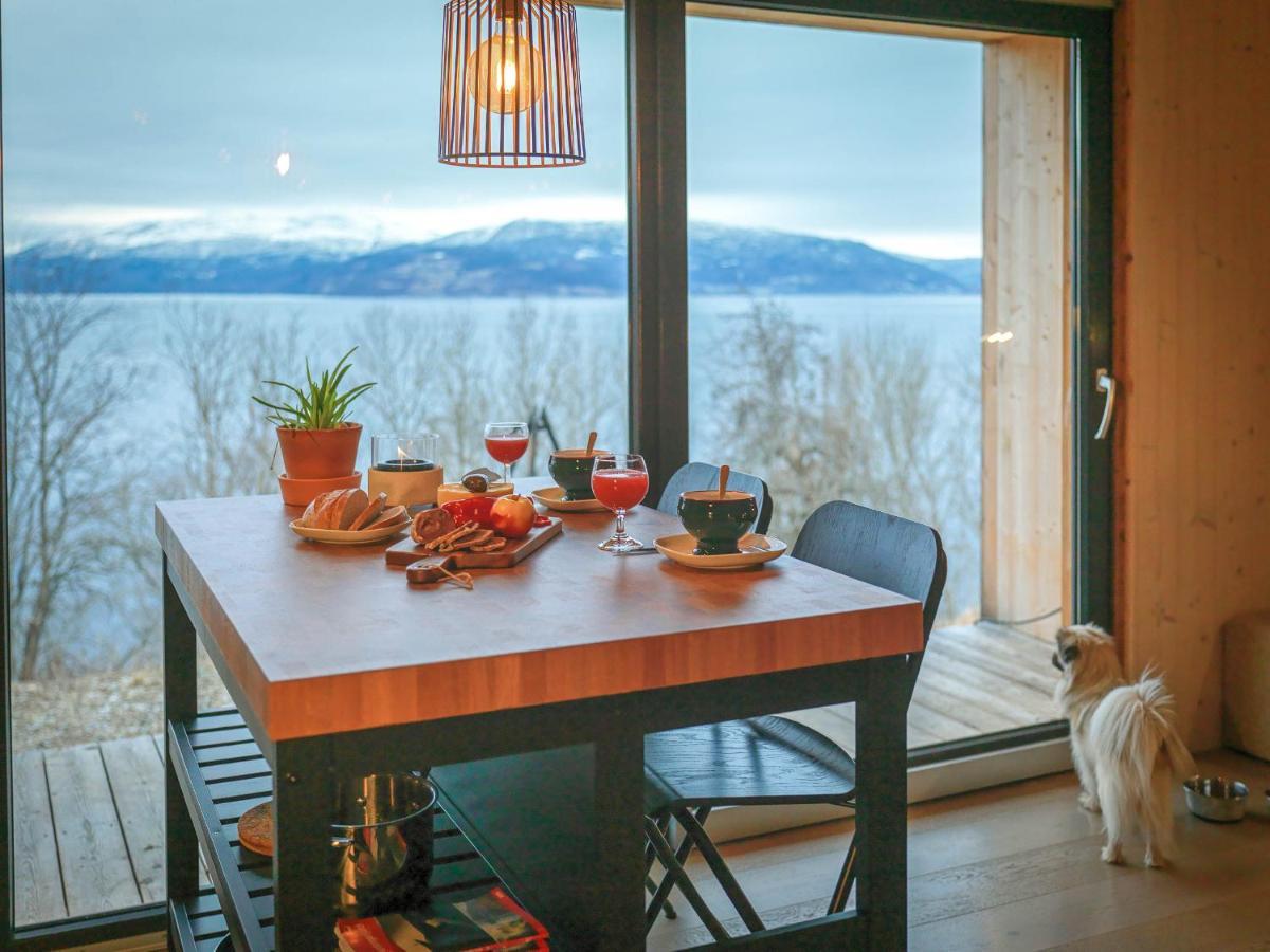 Funkis-cabin In With Fantastic Fjordview Appartement